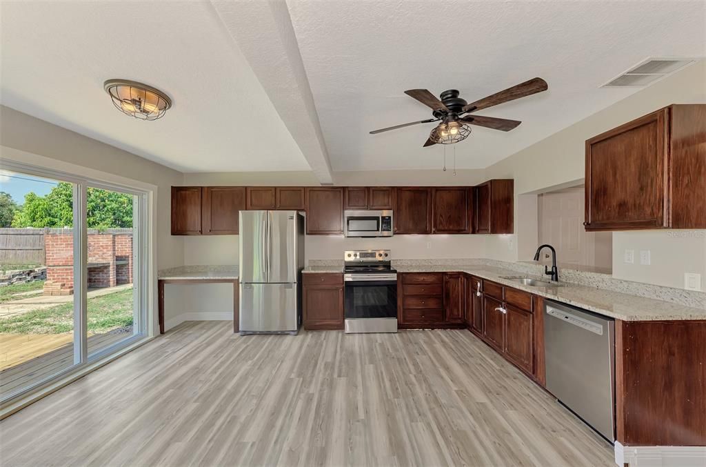 For Rent: $2,700 (4 beds, 2 baths, 1934 Square Feet)