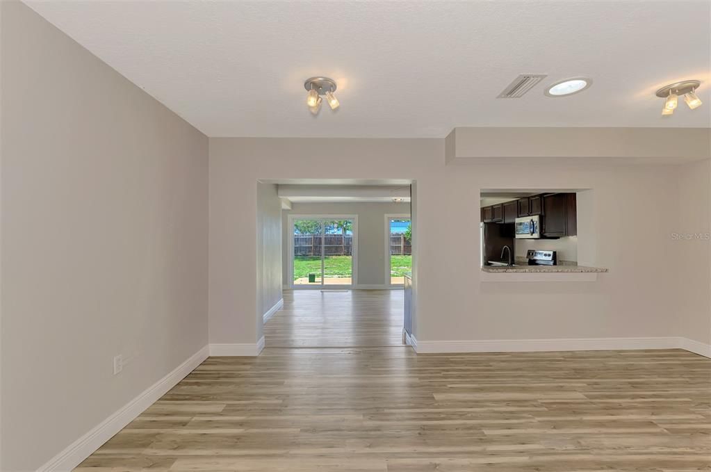 For Rent: $2,700 (4 beds, 2 baths, 1934 Square Feet)