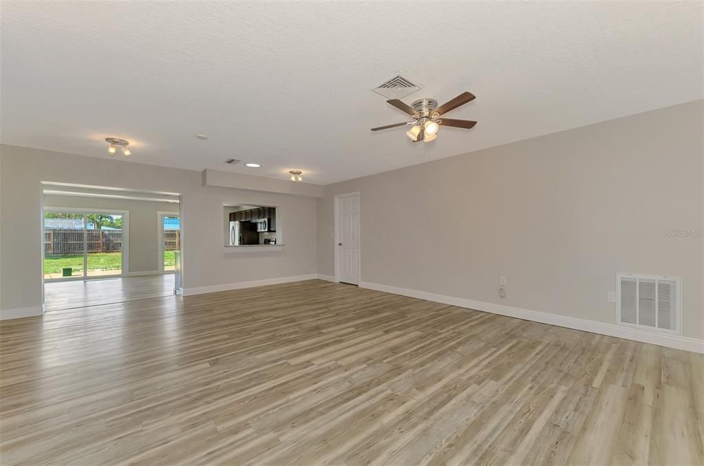 For Rent: $2,700 (4 beds, 2 baths, 1934 Square Feet)