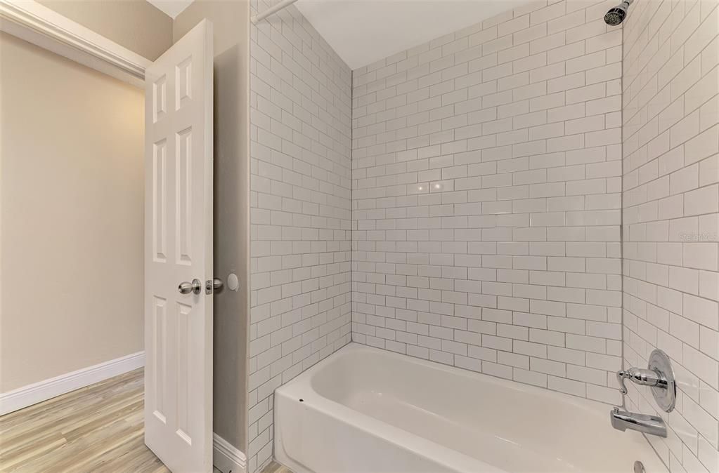 For Rent: $2,700 (4 beds, 2 baths, 1934 Square Feet)