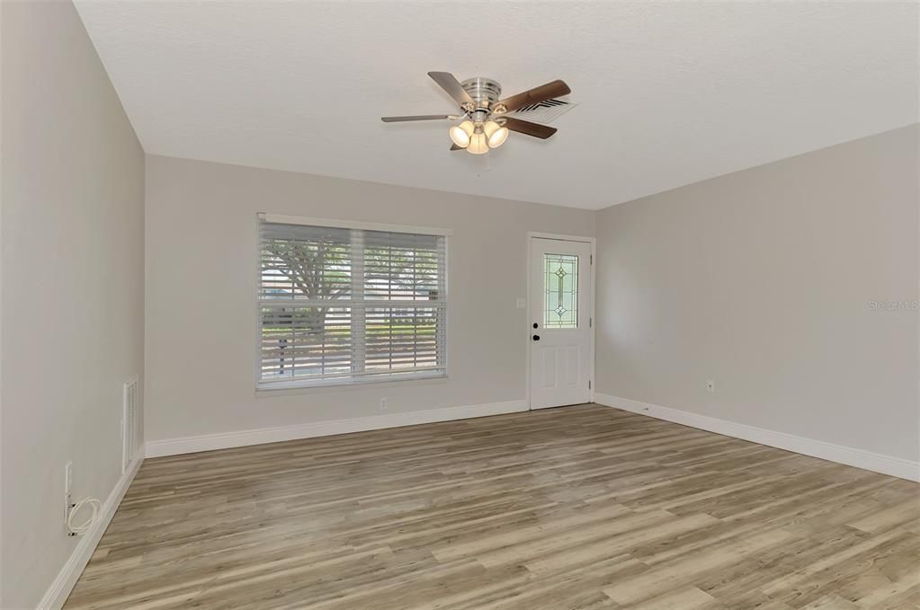 For Rent: $2,700 (4 beds, 2 baths, 1934 Square Feet)