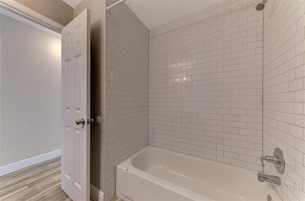 For Rent: $2,700 (4 beds, 2 baths, 1934 Square Feet)