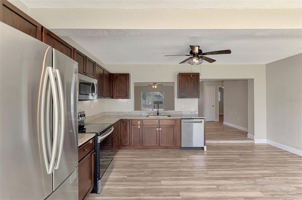 For Rent: $2,700 (4 beds, 2 baths, 1934 Square Feet)