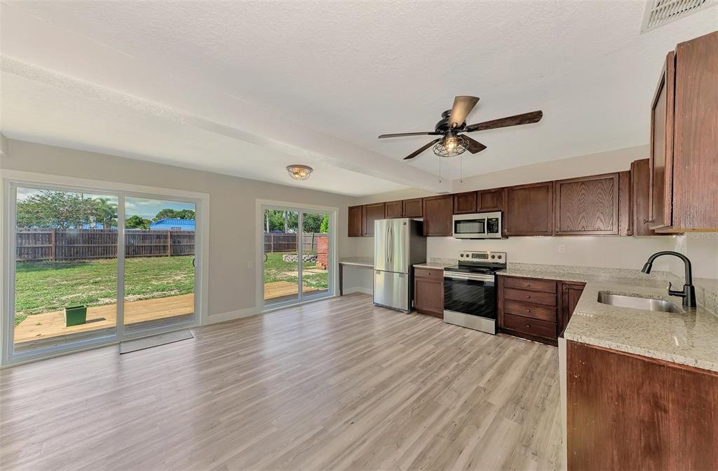 For Rent: $2,700 (4 beds, 2 baths, 1934 Square Feet)
