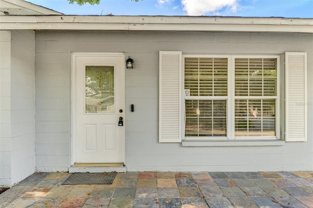 For Rent: $2,700 (4 beds, 2 baths, 1934 Square Feet)