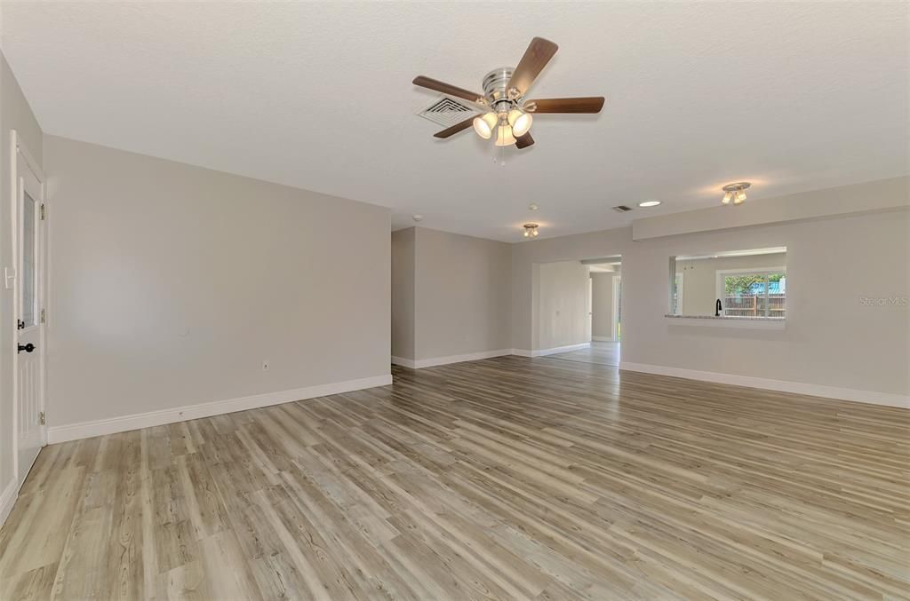 For Rent: $2,700 (4 beds, 2 baths, 1934 Square Feet)