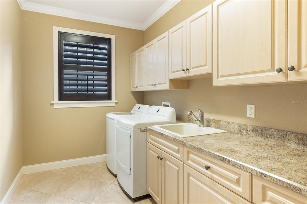 For Sale: $1,144,000 (5 beds, 4 baths, 4593 Square Feet)