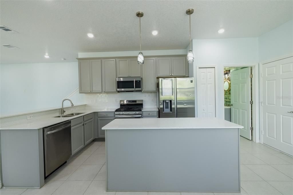 For Sale: $375,000 (4 beds, 2 baths, 1780 Square Feet)