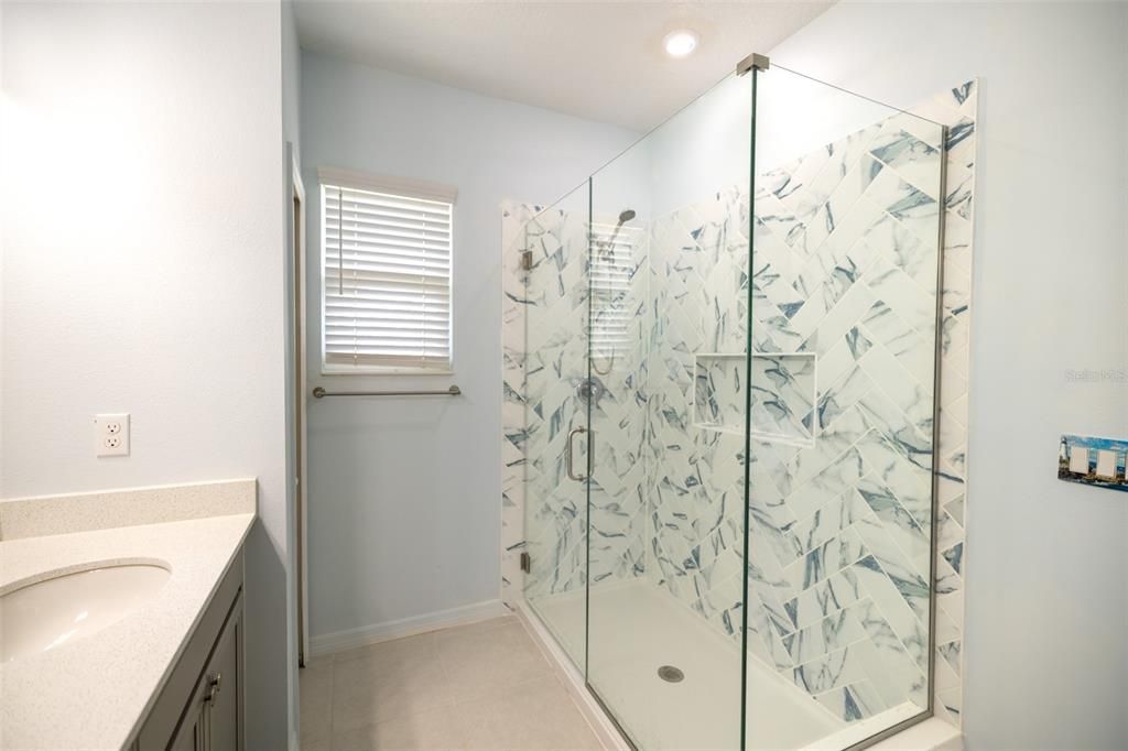 For Sale: $375,000 (4 beds, 2 baths, 1780 Square Feet)