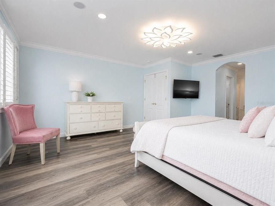 For Sale: $1,320,000 (5 beds, 3 baths, 3837 Square Feet)