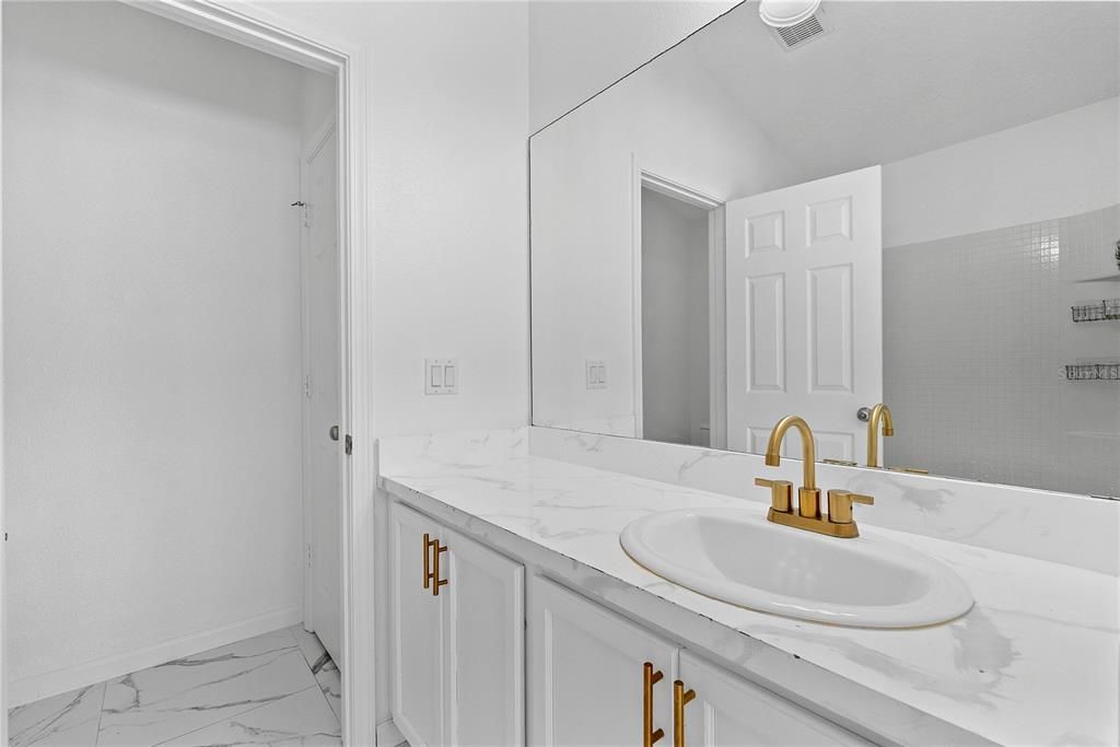 For Sale: $415,000 (4 beds, 2 baths, 1604 Square Feet)