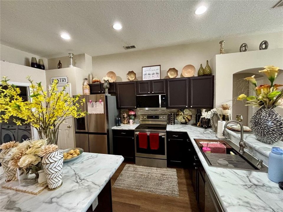 For Rent: $2,871 (3 beds, 2 baths, 1795 Square Feet)