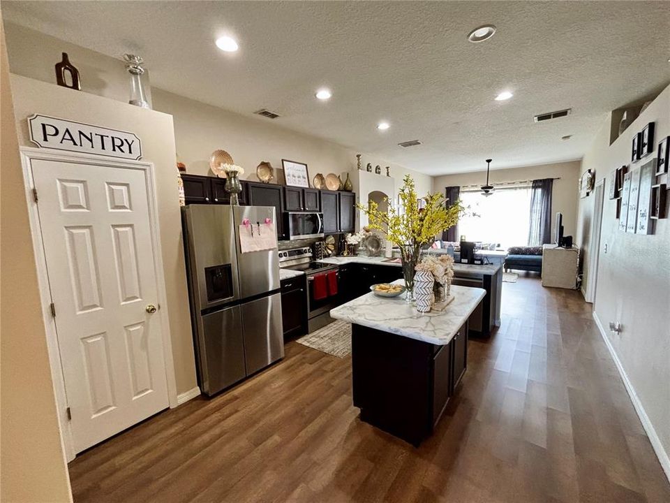For Rent: $2,871 (3 beds, 2 baths, 1795 Square Feet)