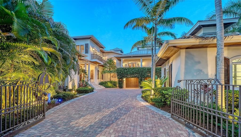 For Sale: $11,900,000 (5 beds, 6 baths, 5759 Square Feet)