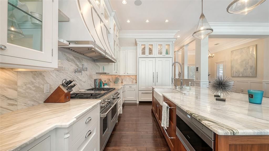 For Sale: $11,900,000 (5 beds, 6 baths, 5759 Square Feet)