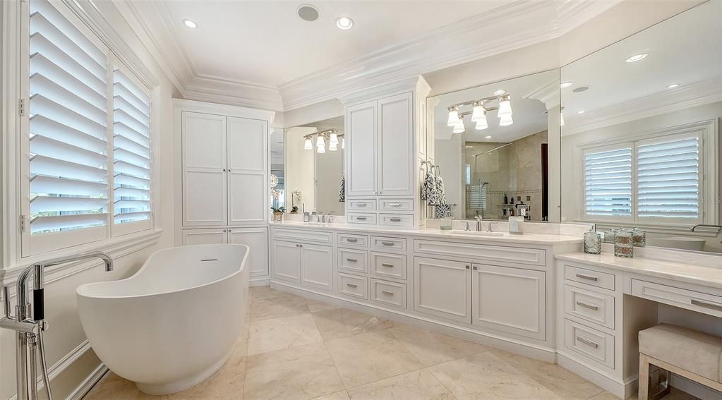 For Sale: $11,900,000 (5 beds, 6 baths, 5759 Square Feet)