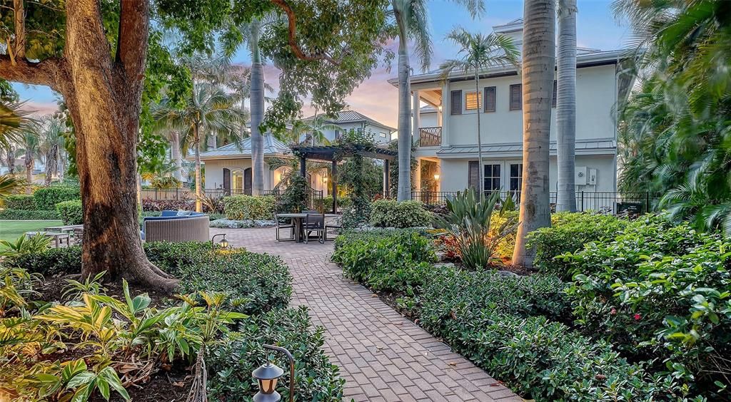 For Sale: $11,900,000 (5 beds, 6 baths, 5759 Square Feet)