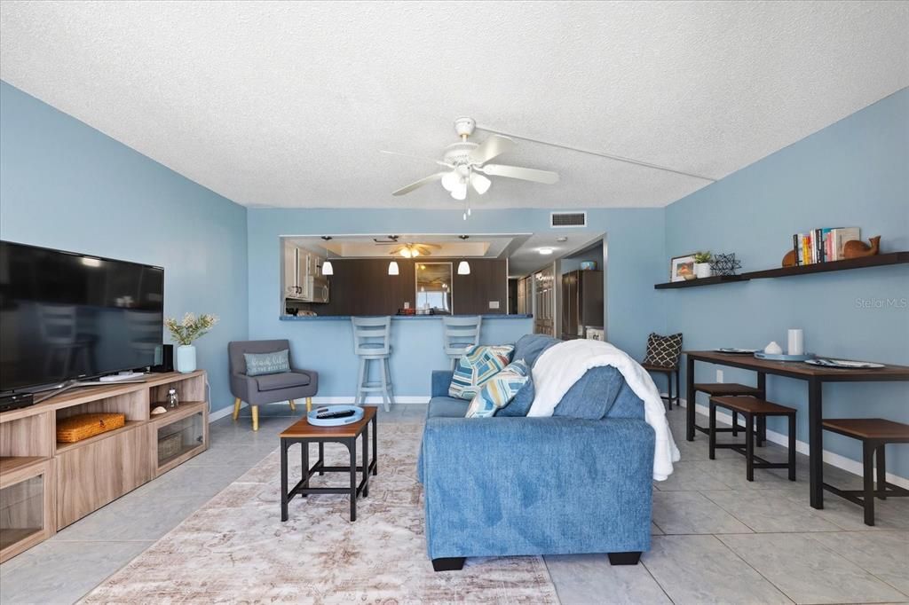 For Sale: $509,000 (1 beds, 1 baths, 715 Square Feet)