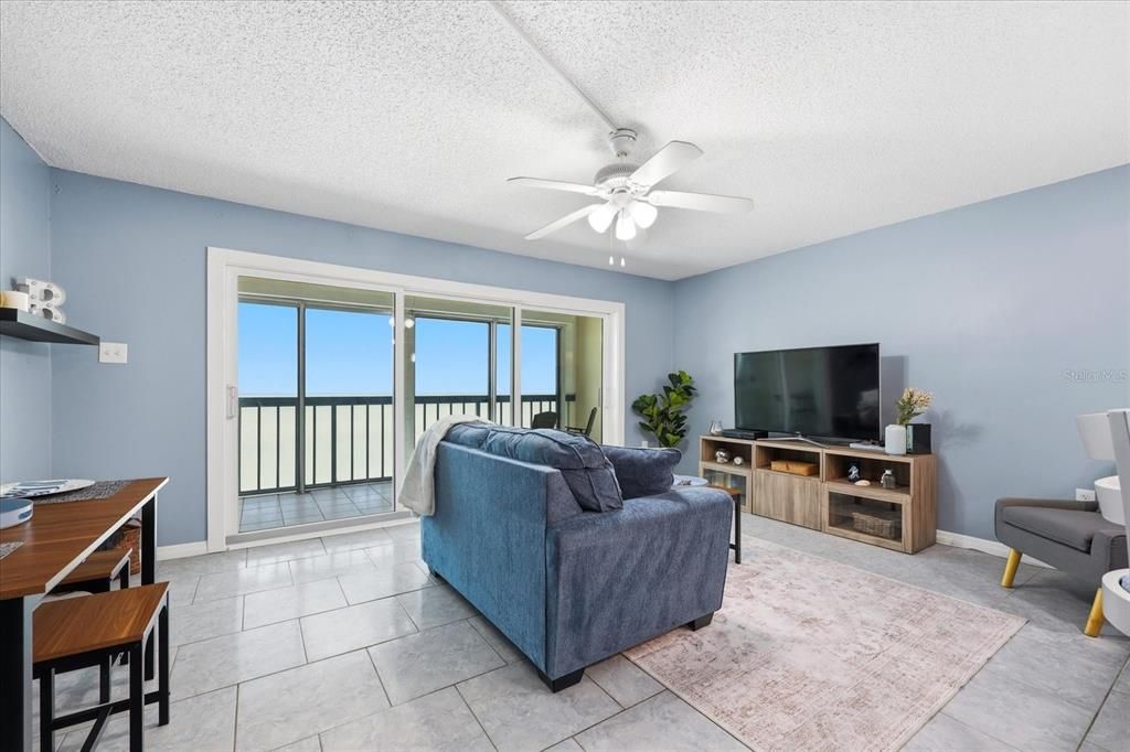 For Sale: $509,000 (1 beds, 1 baths, 715 Square Feet)