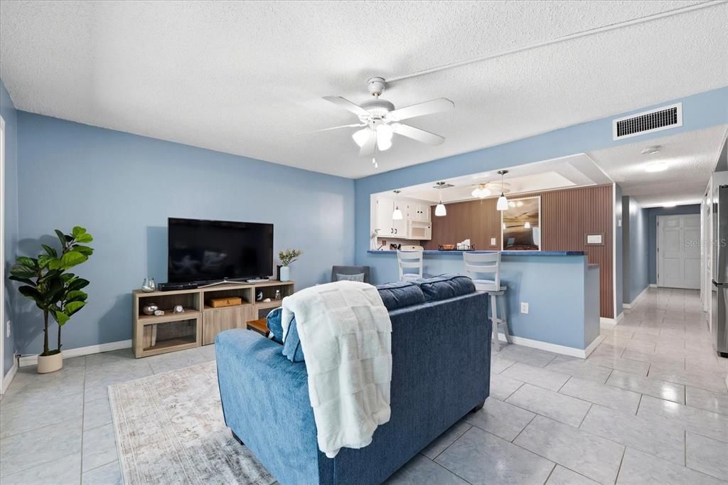 For Sale: $509,000 (1 beds, 1 baths, 715 Square Feet)
