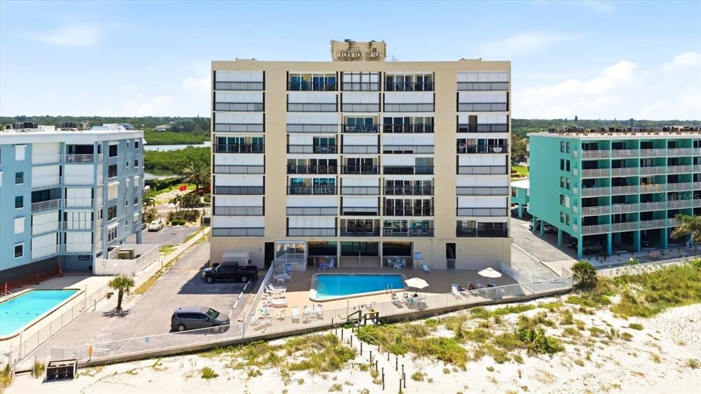 For Sale: $509,000 (1 beds, 1 baths, 715 Square Feet)