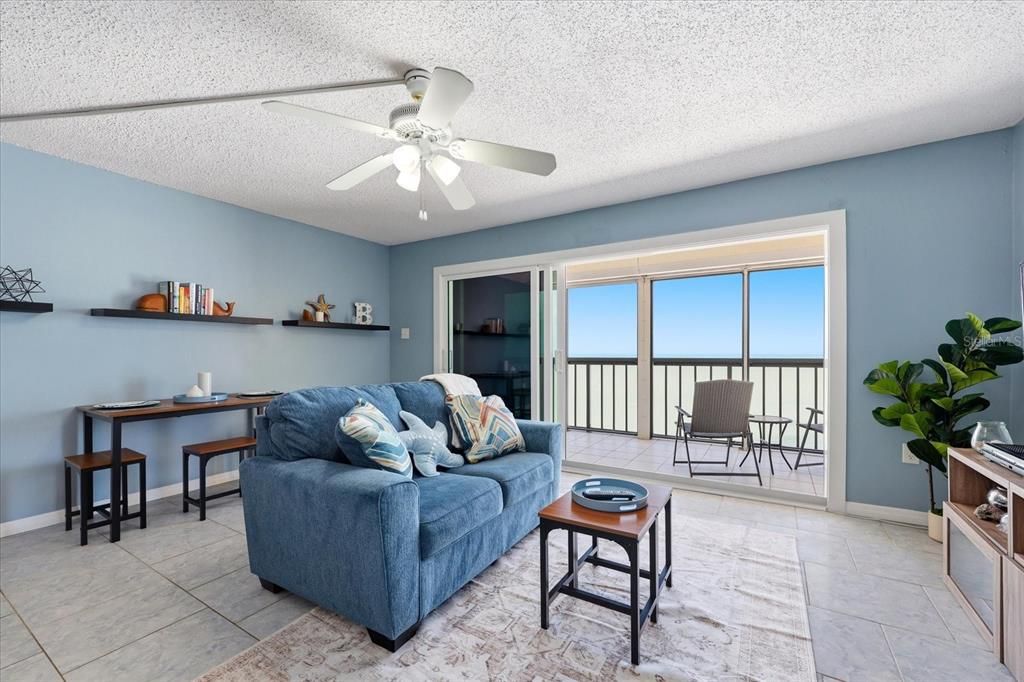 For Sale: $509,000 (1 beds, 1 baths, 715 Square Feet)