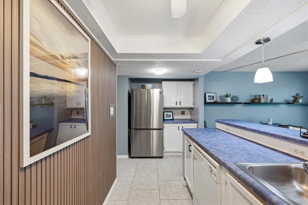 For Sale: $509,000 (1 beds, 1 baths, 715 Square Feet)