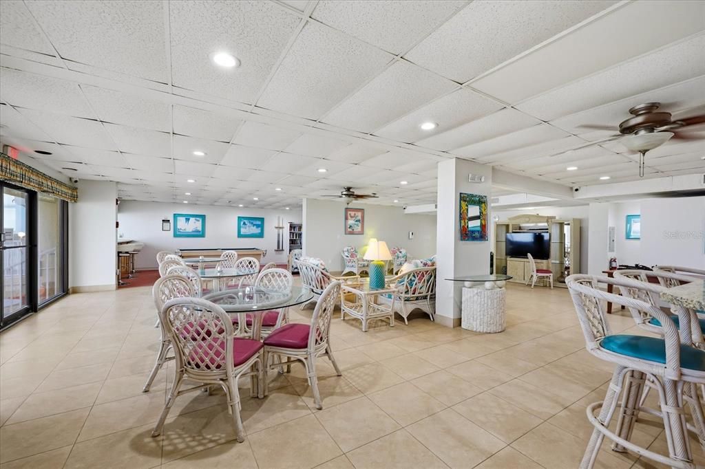 For Sale: $509,000 (1 beds, 1 baths, 715 Square Feet)