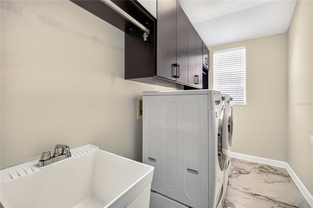 For Sale: $899,000 (5 beds, 3 baths, 3438 Square Feet)