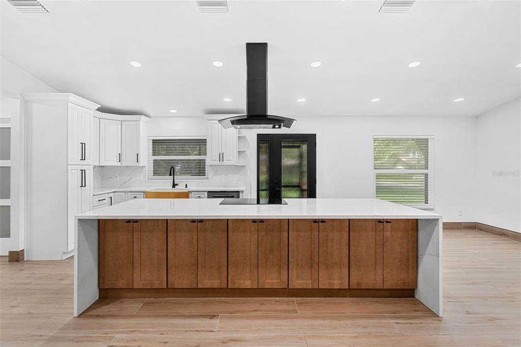 En Venta: $639,900 (4 camas, 2 baños, 2320 Pies cuadrados)