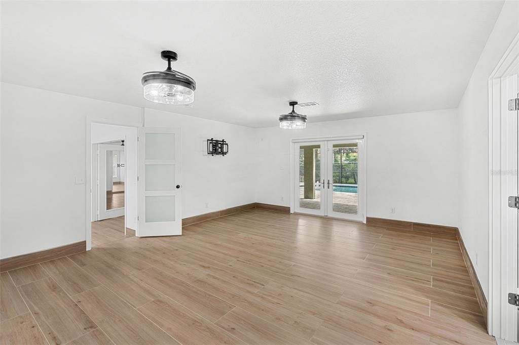 En Venta: $639,900 (4 camas, 2 baños, 2320 Pies cuadrados)