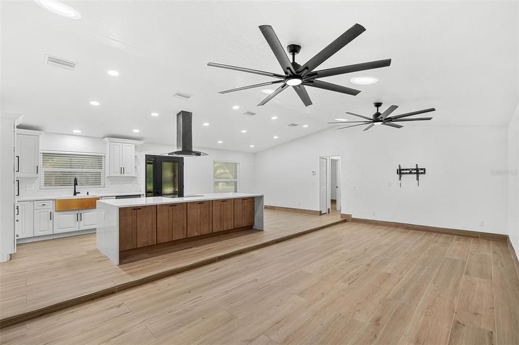 En Venta: $639,900 (4 camas, 2 baños, 2320 Pies cuadrados)
