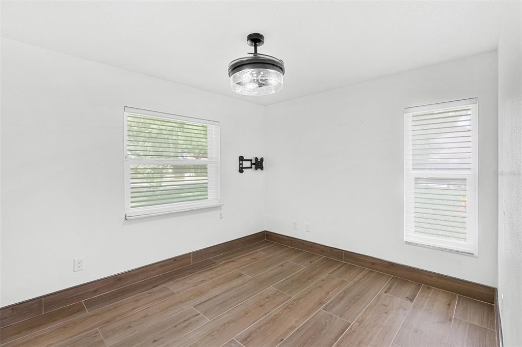 En Venta: $639,900 (4 camas, 2 baños, 2320 Pies cuadrados)