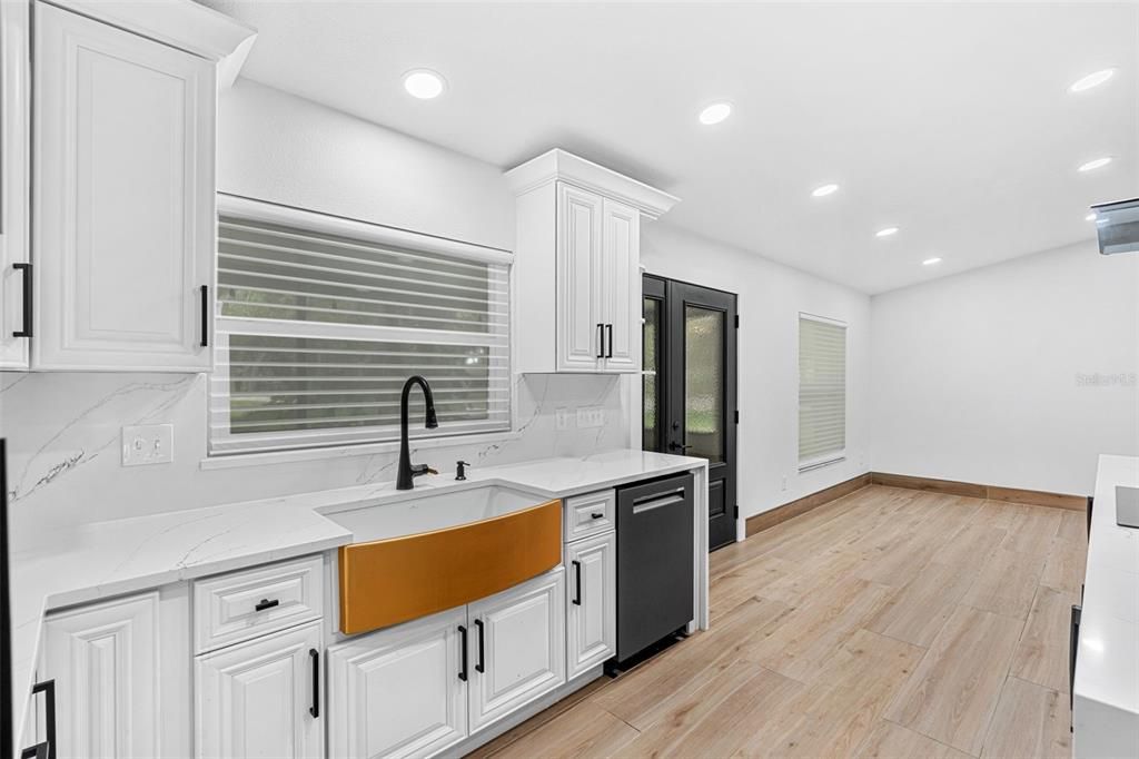 En Venta: $639,900 (4 camas, 2 baños, 2320 Pies cuadrados)