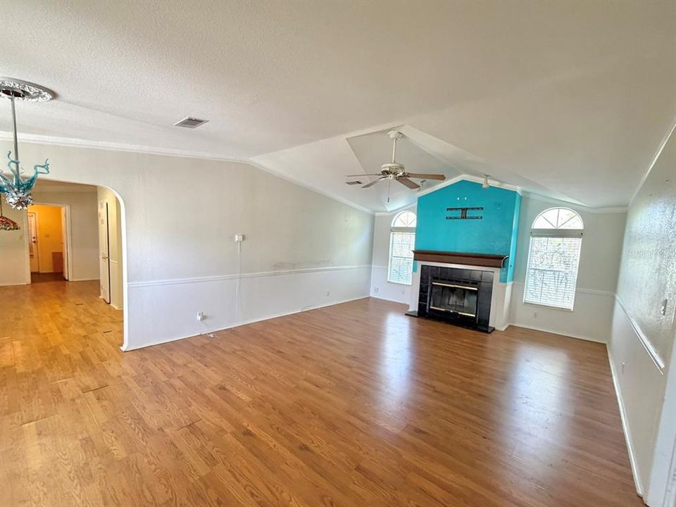 На продажу: $189,900 (3 спален, 2 ванн, 2100 Квадратных фут)