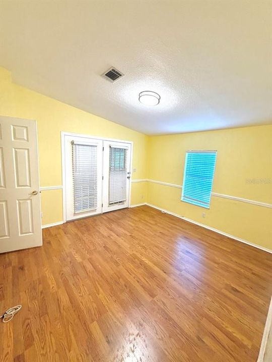 На продажу: $189,900 (3 спален, 2 ванн, 2100 Квадратных фут)