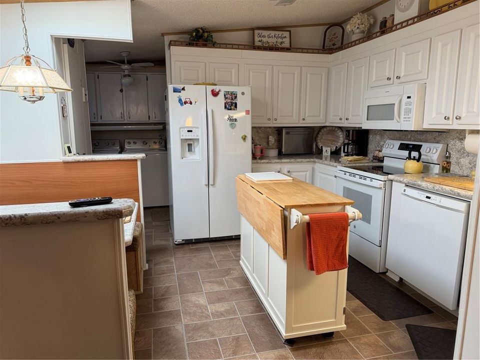 На продажу: $194,900 (3 спален, 2 ванн, 1400 Квадратных фут)