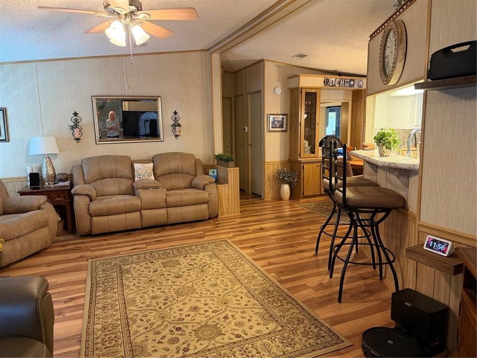 На продажу: $194,900 (3 спален, 2 ванн, 1400 Квадратных фут)
