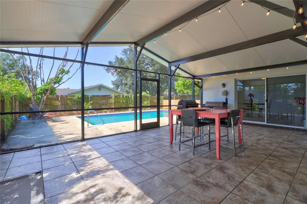 For Sale: $349,999 (3 beds, 2 baths, 1752 Square Feet)