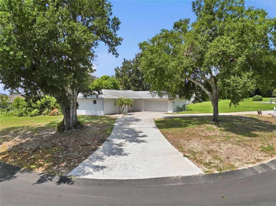 For Sale: $349,999 (3 beds, 2 baths, 1752 Square Feet)