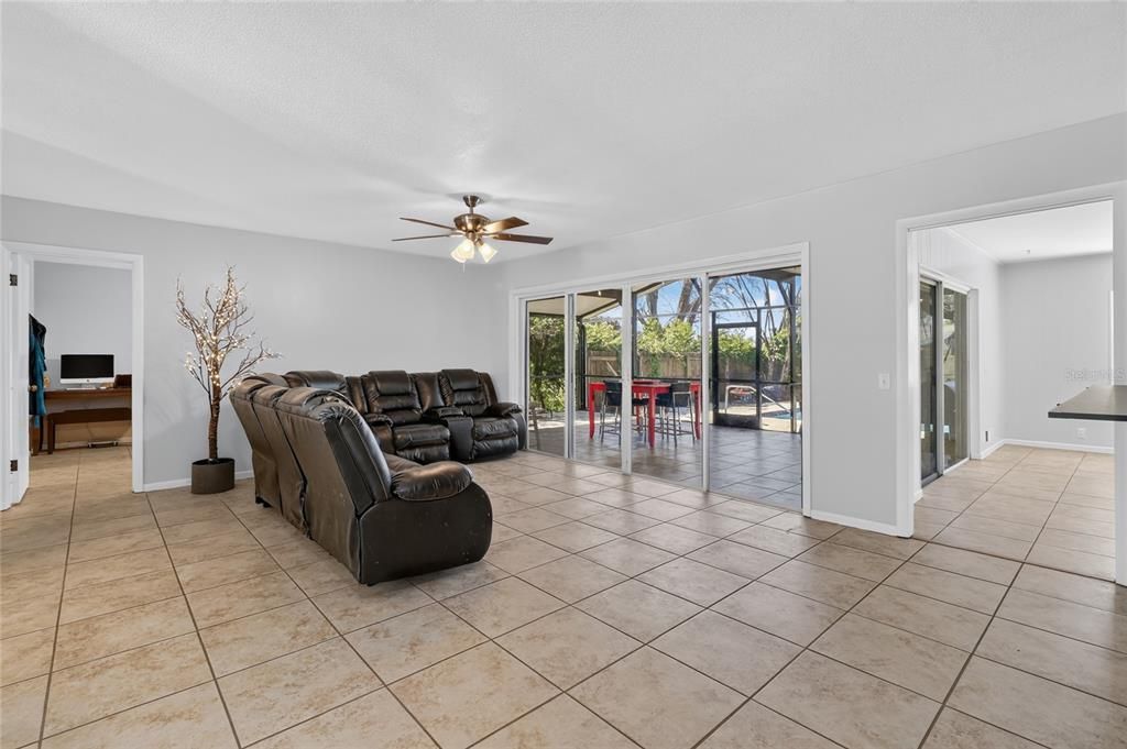 For Sale: $349,999 (3 beds, 2 baths, 1752 Square Feet)
