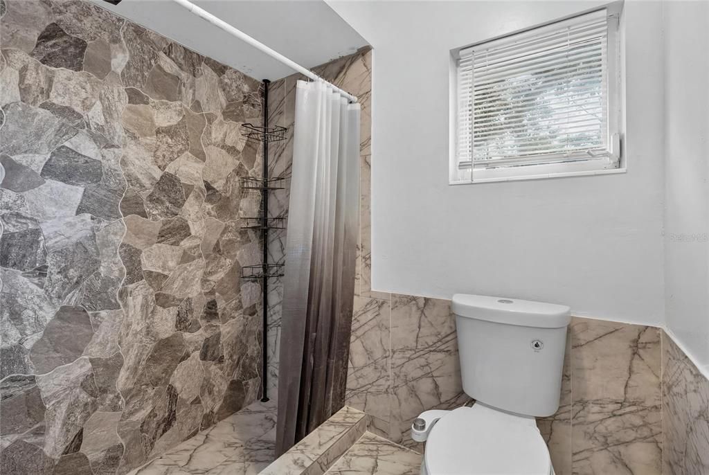 For Sale: $349,999 (3 beds, 2 baths, 1752 Square Feet)