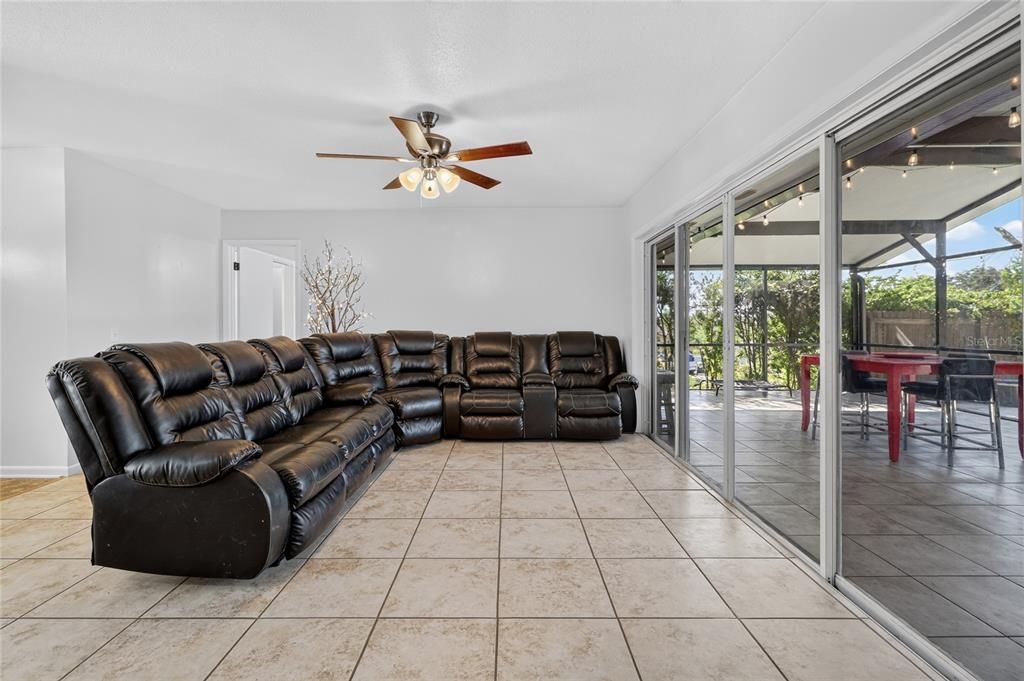 For Sale: $349,999 (3 beds, 2 baths, 1752 Square Feet)