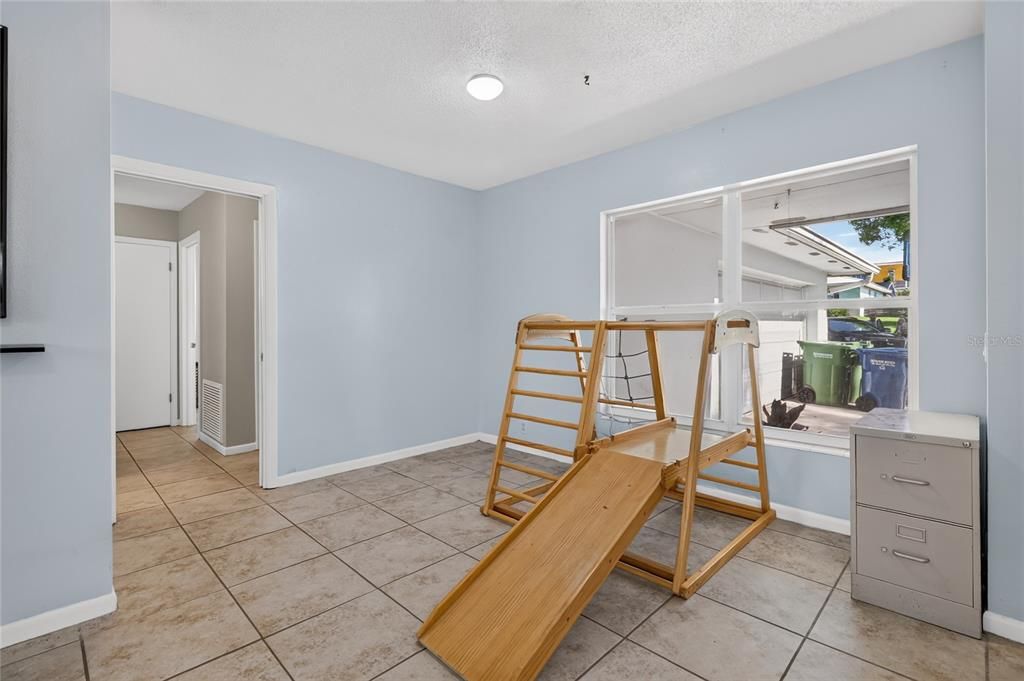 For Sale: $349,999 (3 beds, 2 baths, 1752 Square Feet)