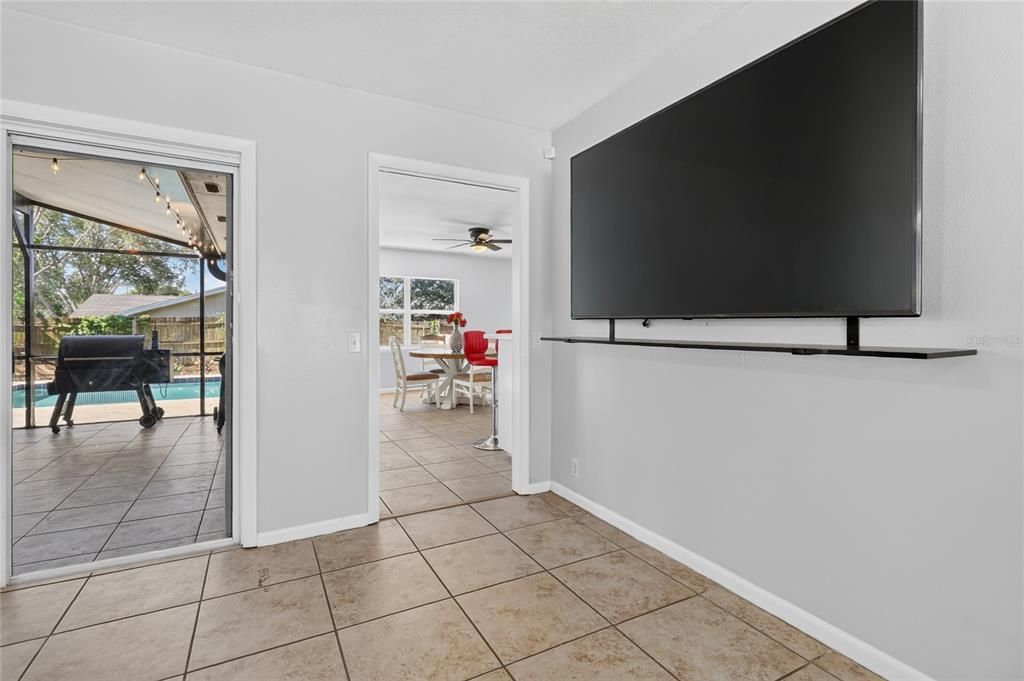 For Sale: $349,999 (3 beds, 2 baths, 1752 Square Feet)