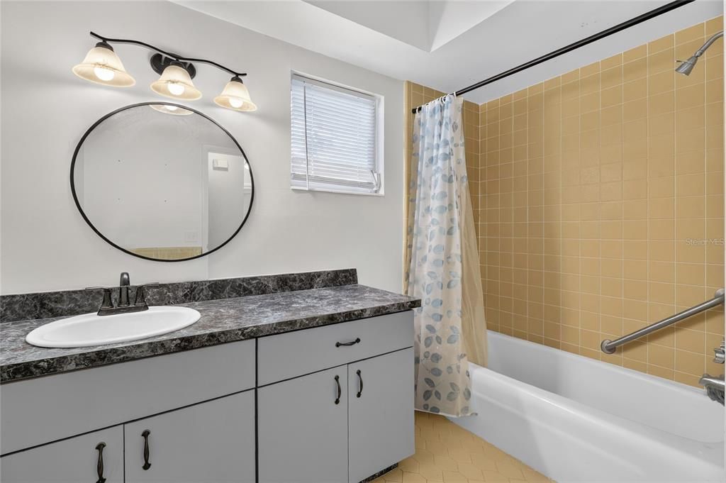 For Sale: $349,999 (3 beds, 2 baths, 1752 Square Feet)