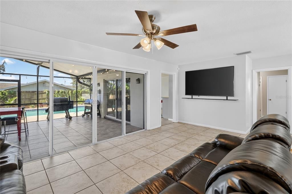 For Sale: $349,999 (3 beds, 2 baths, 1752 Square Feet)
