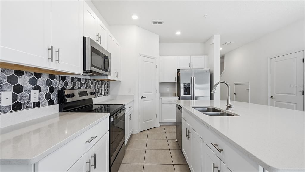 For Sale: $265,000 (3 beds, 2 baths, 1550 Square Feet)