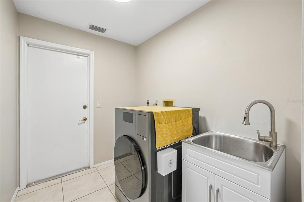 En Venta: $999,900 (4 camas, 3 baños, 2776 Pies cuadrados)