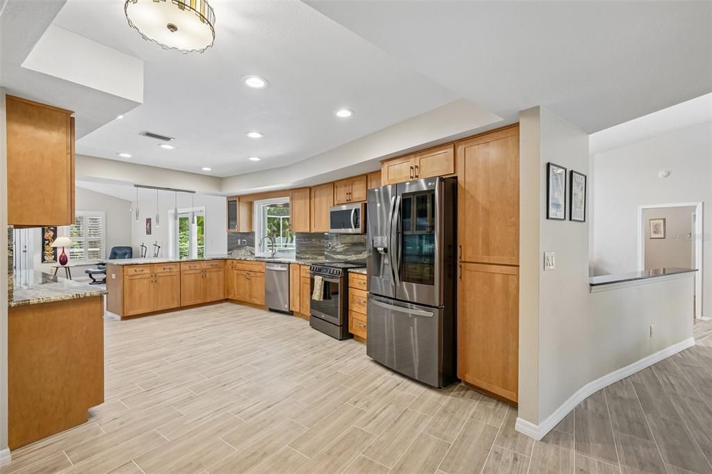 En Venta: $999,900 (4 camas, 3 baños, 2776 Pies cuadrados)
